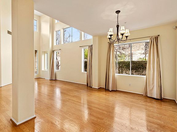 5th image of 1332 Canterbury Ln