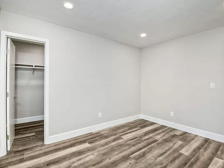 5430 Lauretta St — Photo 14