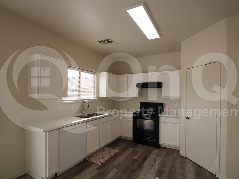 615 E Cody Dr — Photo 4