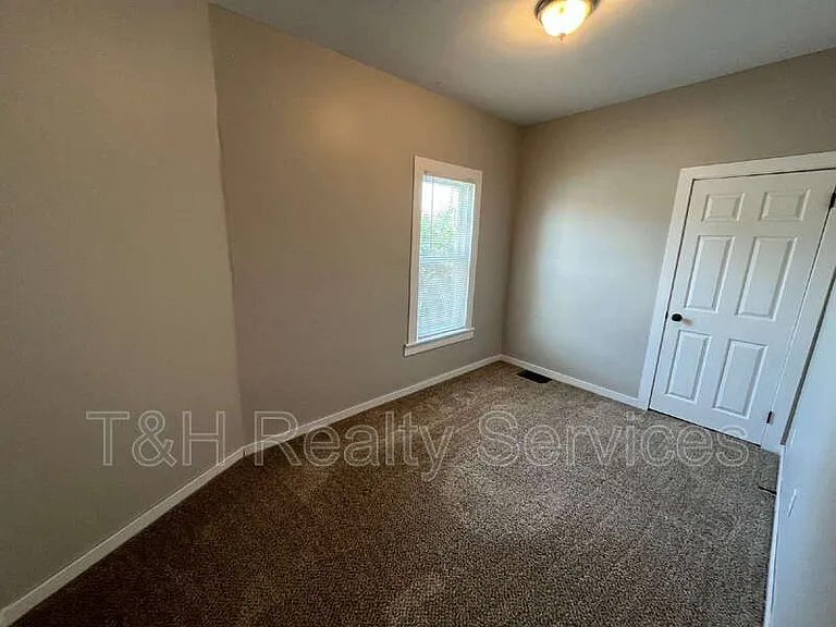 1123 Churchman Ave — Photo 12