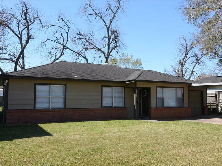 2215 Silverbonnet St — Photo 23
