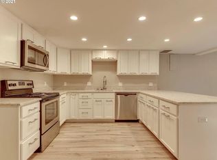 212 SW Hamilton St, Portland, OR 97239