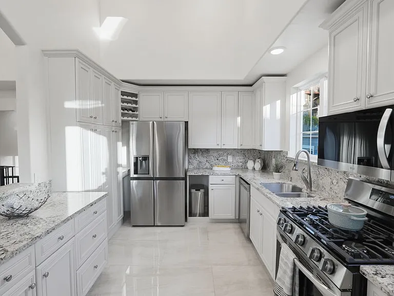 3426 Pierson St — Photo 8