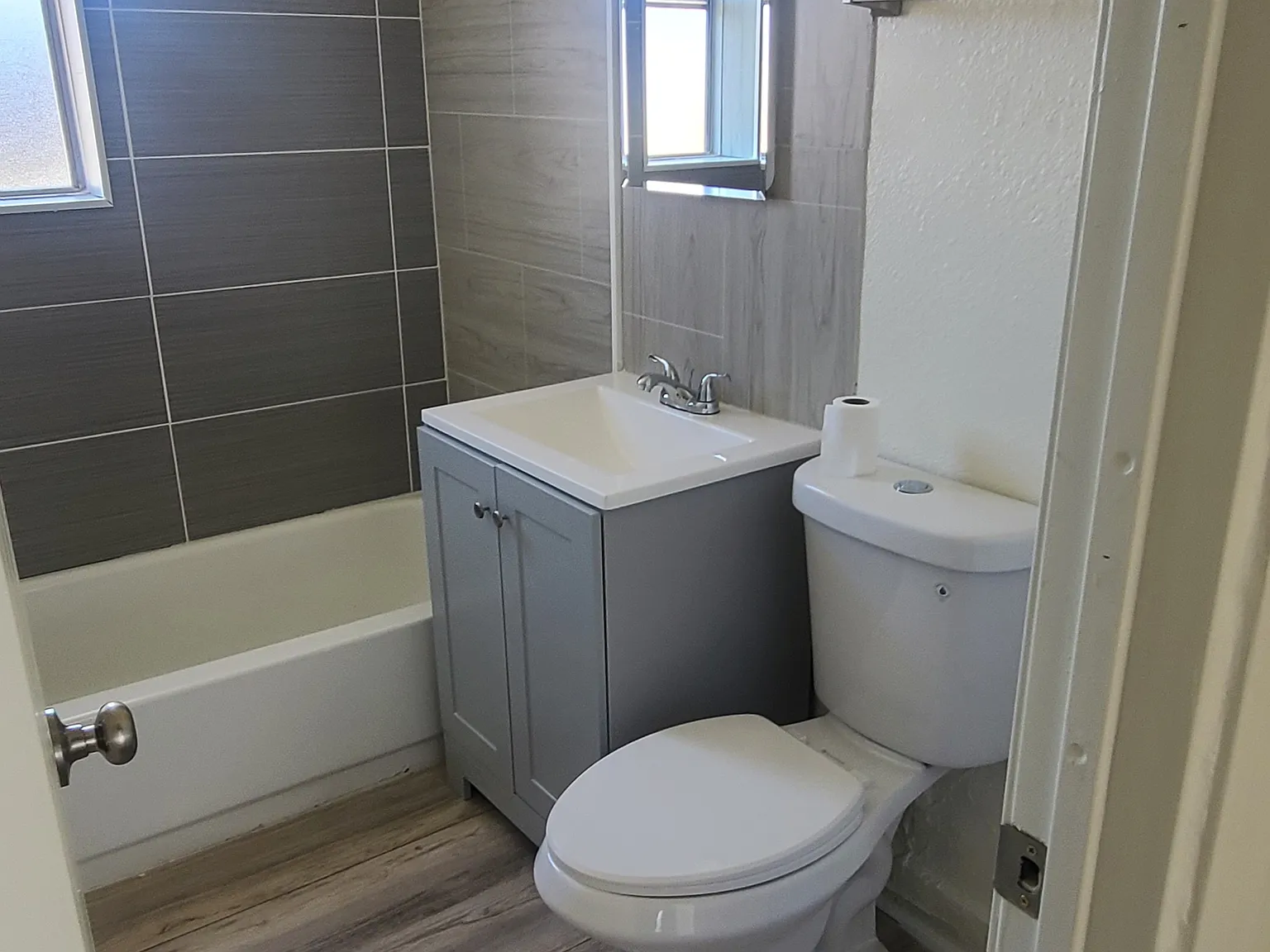 2 bed, 1350 sqft, $975 — Photo 3