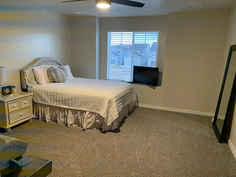 769 E Springloyd St — Photo 9