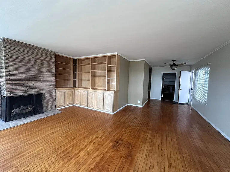 5711 E Seaside Walk #4 — Photo 3