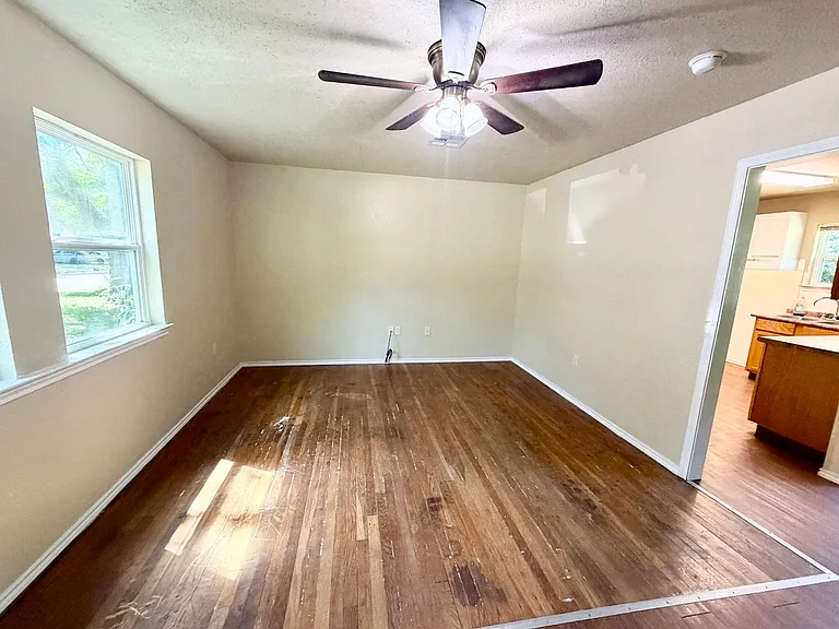 123 Victory Dr — Photo 2