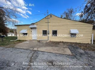 2552 Oak Crest Dr, Saint Louis, MO 63136
