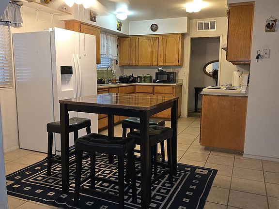 3rd image of 2217 W WAYLAND Road