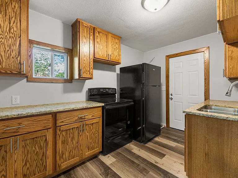 429 N Piatt Ave — Photo 5