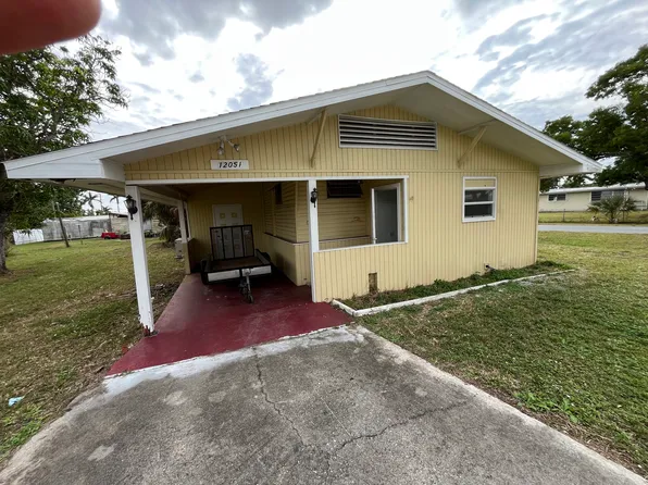 12051 Live Oak Dr, Fort Myers, FL 33908