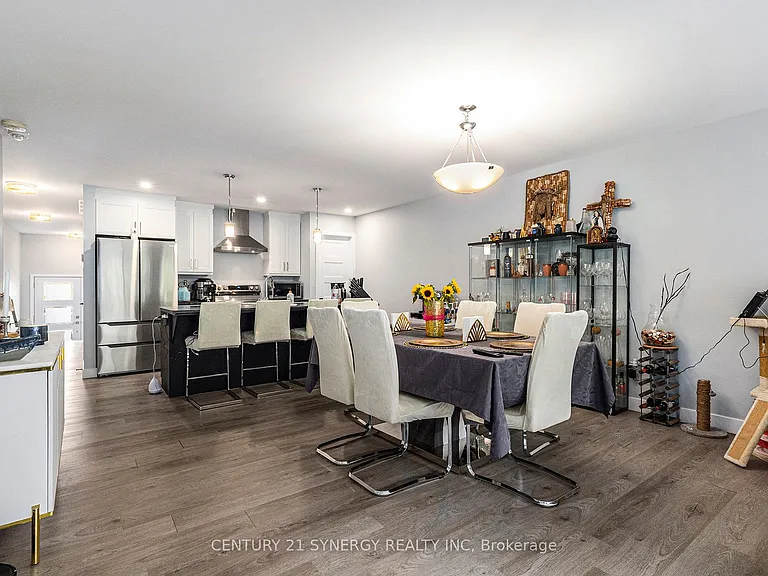 68 Villeneuve Dr — Photo 7