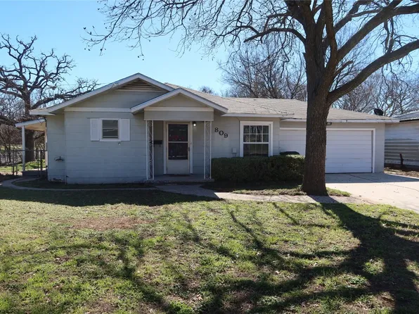 809 Lowrie St, Bowie, TX 76230