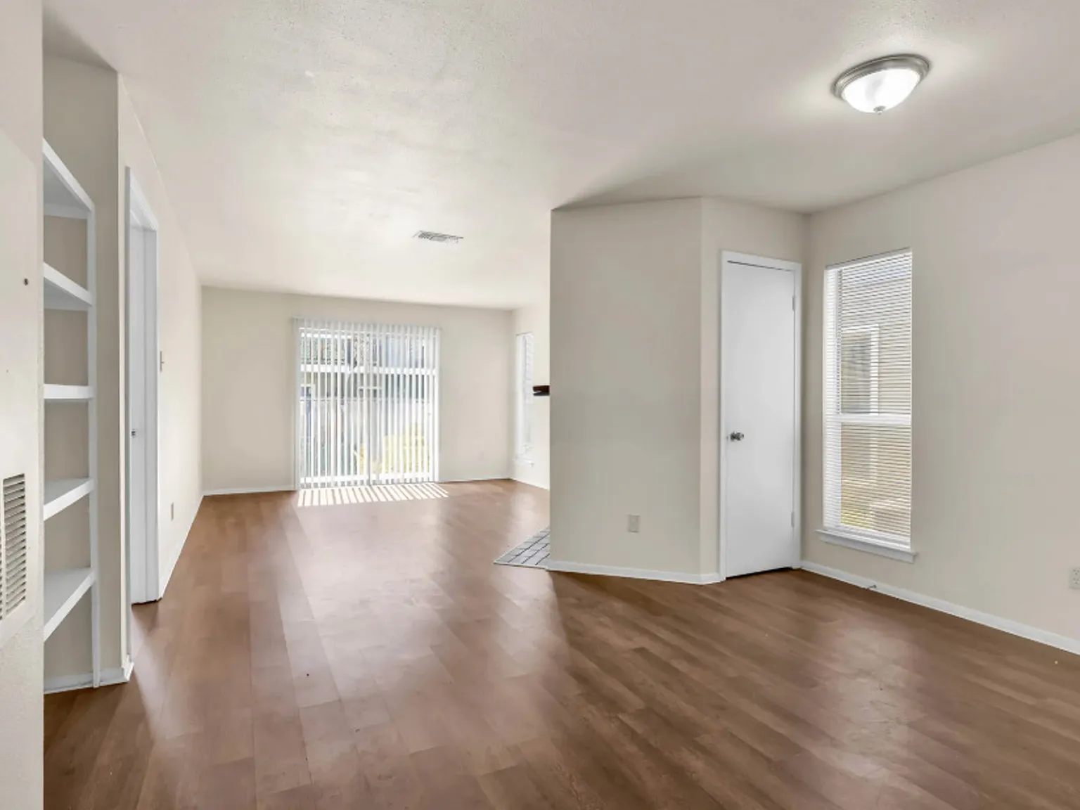 2 bed, 1000 sqft, $1,150 — Photo 4