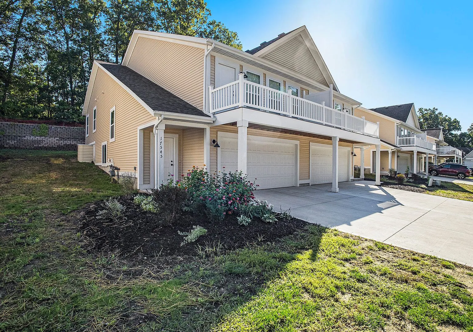 Rare - Brand New 5 Bedroom Immediate Occupancy — Photo 3