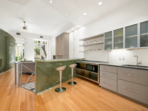 56 West 71st Street image 4 of 16