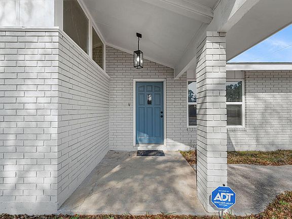 3rd image of 122 Azalea Ave