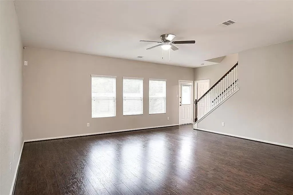 6 bed, 2.5 bath, 2630 sqft, $3,000 — Photo 4