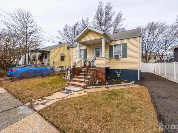 78 Spring St, Woodbridge, NJ 07095