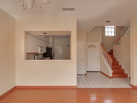 4th image of 12330 Creekview Dr