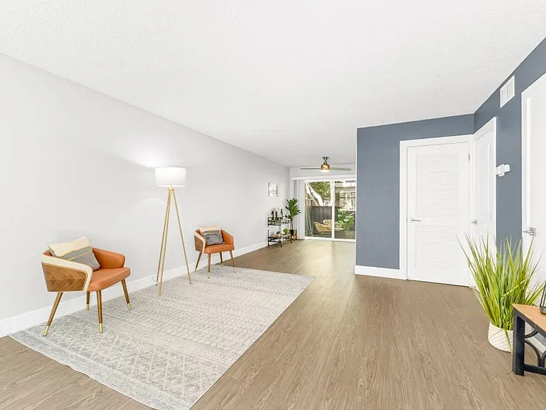 678 Bellflower — Photo 14