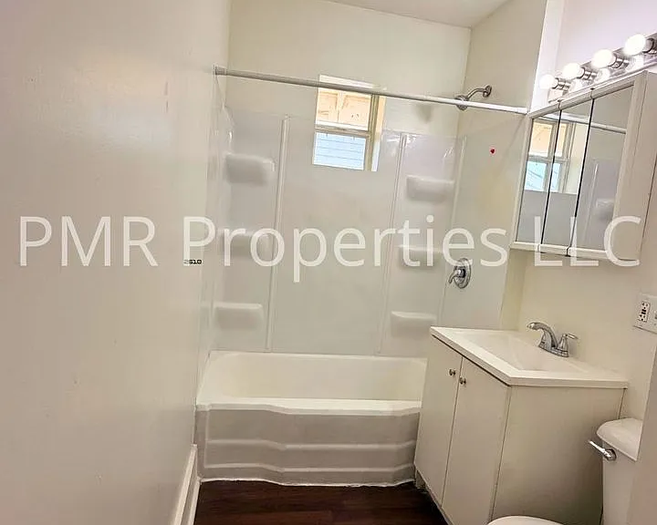 2439 Larimore Ave — Photo 5