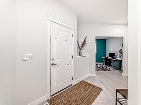4th image of 194 S Willow Pl
