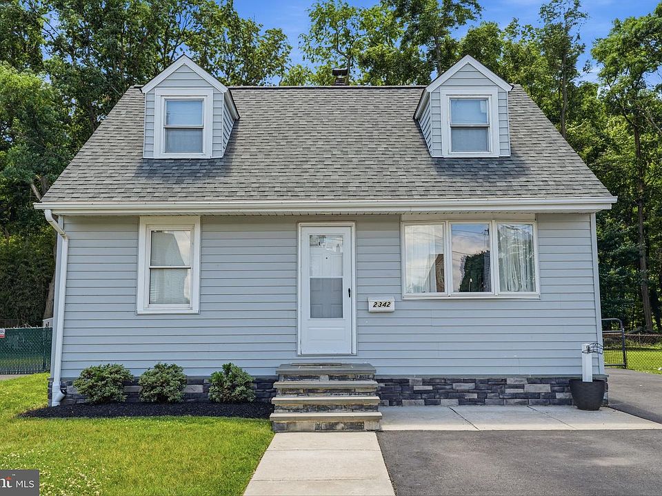 1st image of 2342 Dixon Ave