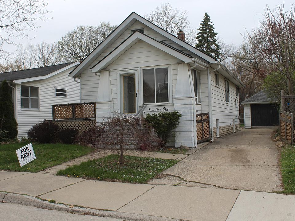 1st image of 216 La Plaza Ct
