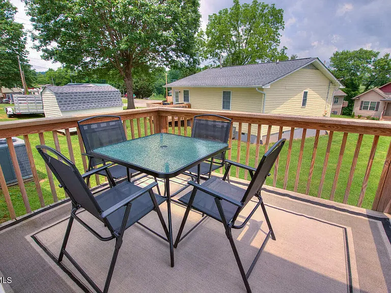 2418 Vines St — Photo 21