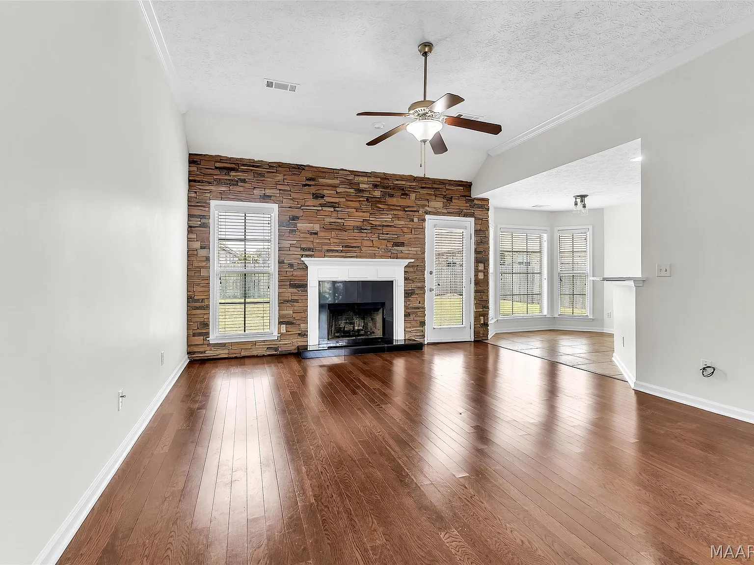 3 bed, 2.0 bath, 1704 sqft, $2,350 — Photo 3