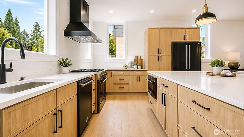 4th image of 9215 22nd Avenue SW