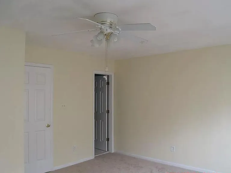 209 Amersham Dr #G — Photo 11