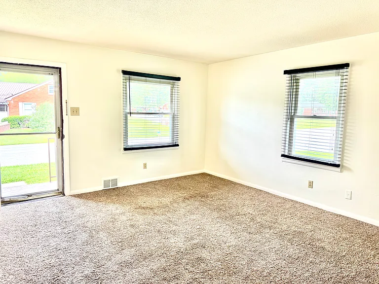 2700 Castlewood Pl #B — Photo 3