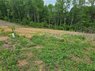 29 & 30 Meadowlark Rd, Mount Airy, NC 27030