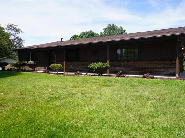 139 Lakeland Hills Dr, Fairview Heights, IL 62208
