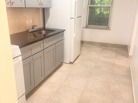 4th image of 3620 Parsons Blvd APT 1E