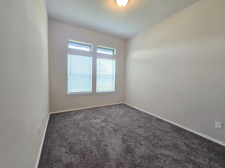 8711 Fox Trail Dr — Photo 23