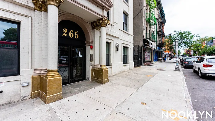 Rented by Nooklyn NYC LLC | media 44