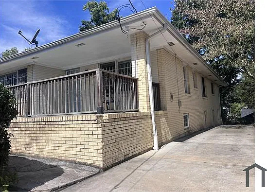 5 bed, 2879 sqft, $3,600 — Photo 3
