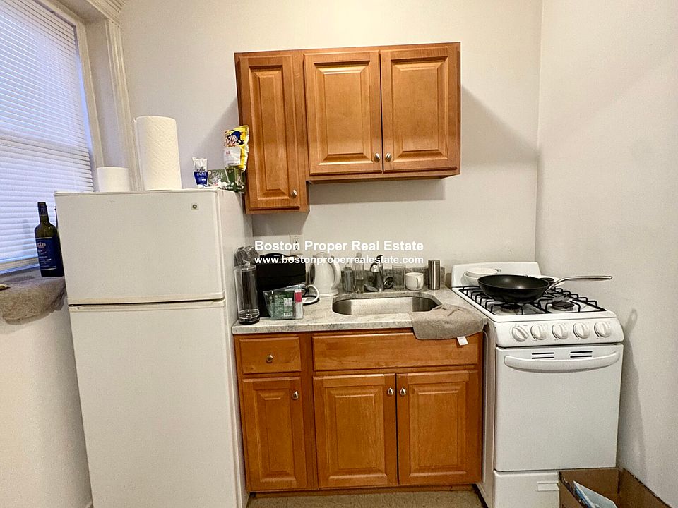 2nd image of 50 Charlesgate E APT 190