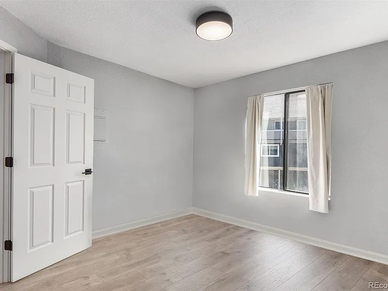 5250 S Huron Way — Photo 3