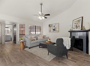 310 Navarro Ln, Grand Prairie, TX 75052