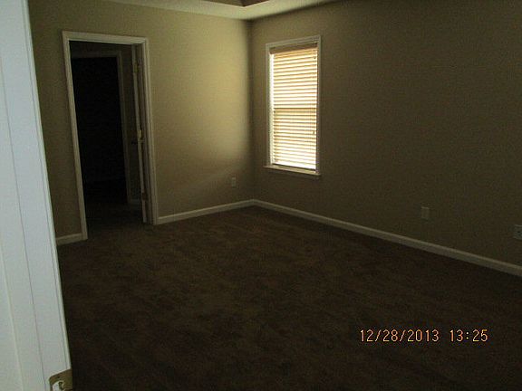 2nd image of 823 Summer Ln