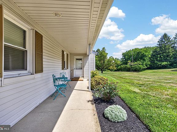 4th image of 483 Hibernia Rd