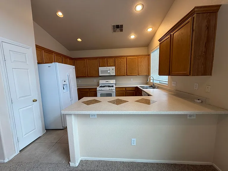 6420 Casamar St — Photo 11