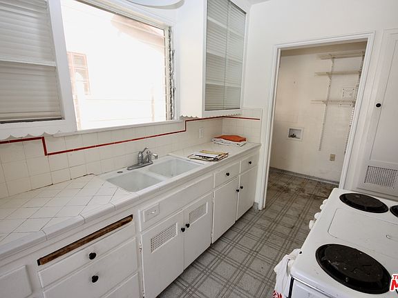 2nd image of 2231 Balsam Ave