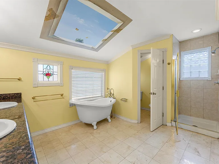 1535 W 25th St — Photo 29