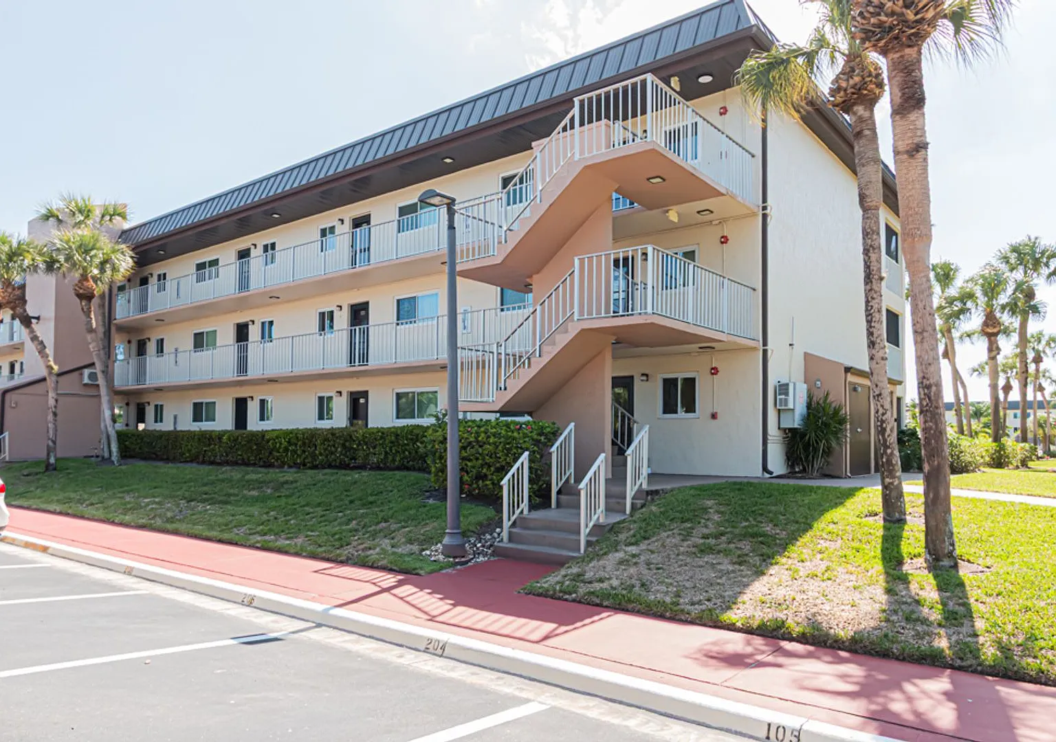 Available Now! Furnished Ground-Floor End Unit | Lake & Pool Views | Minutes To Marco Island & Do... — Photo 3