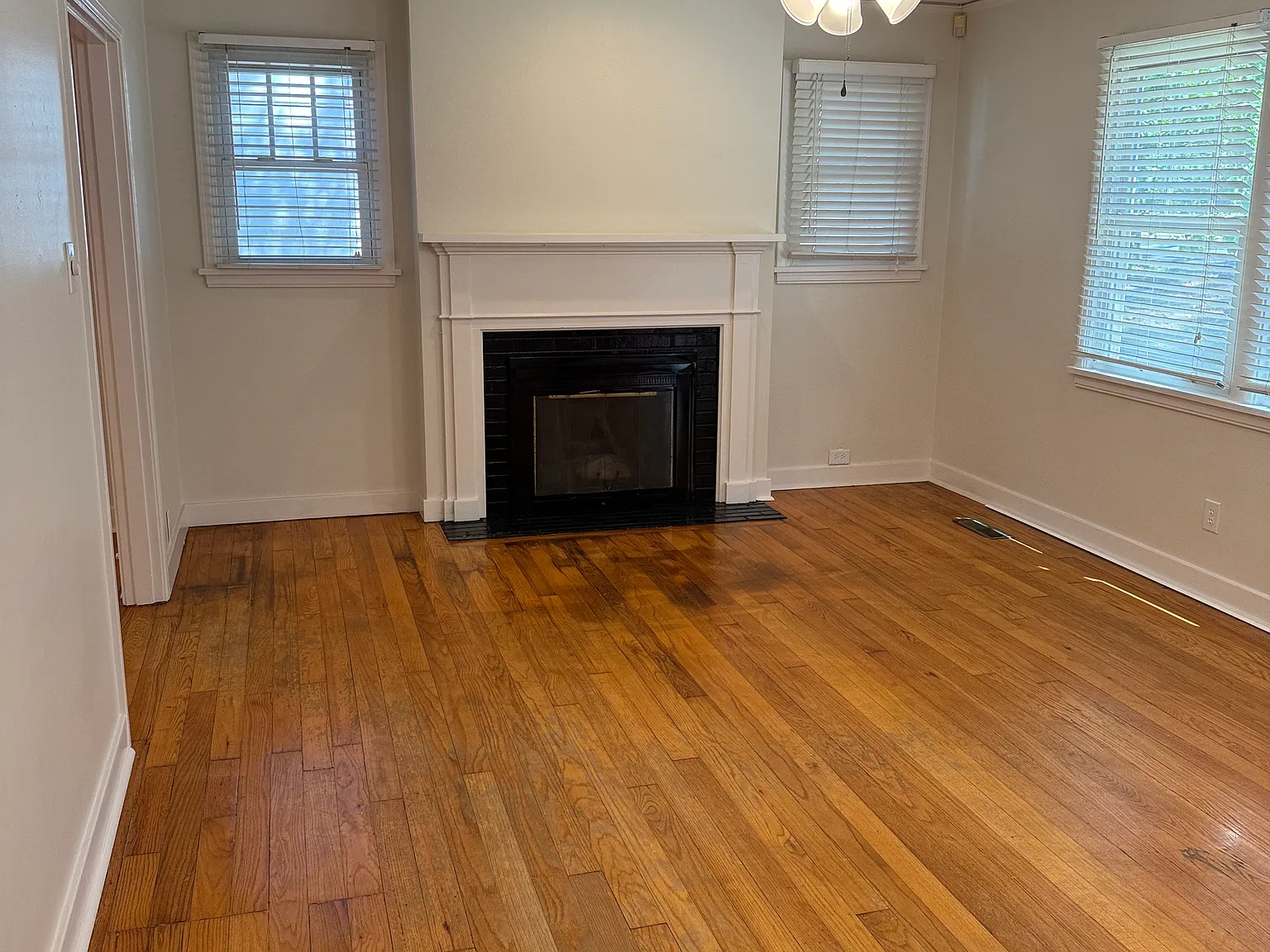 3 bed, 1255 sqft, $1,750 — Photo 2